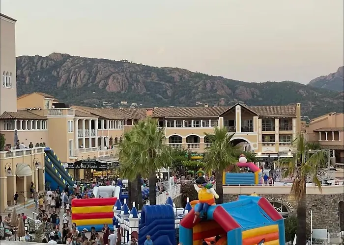 Apartment Raphael - Cap Esterel- 5 Couchages- Parking Couvert Saint-Raphaël